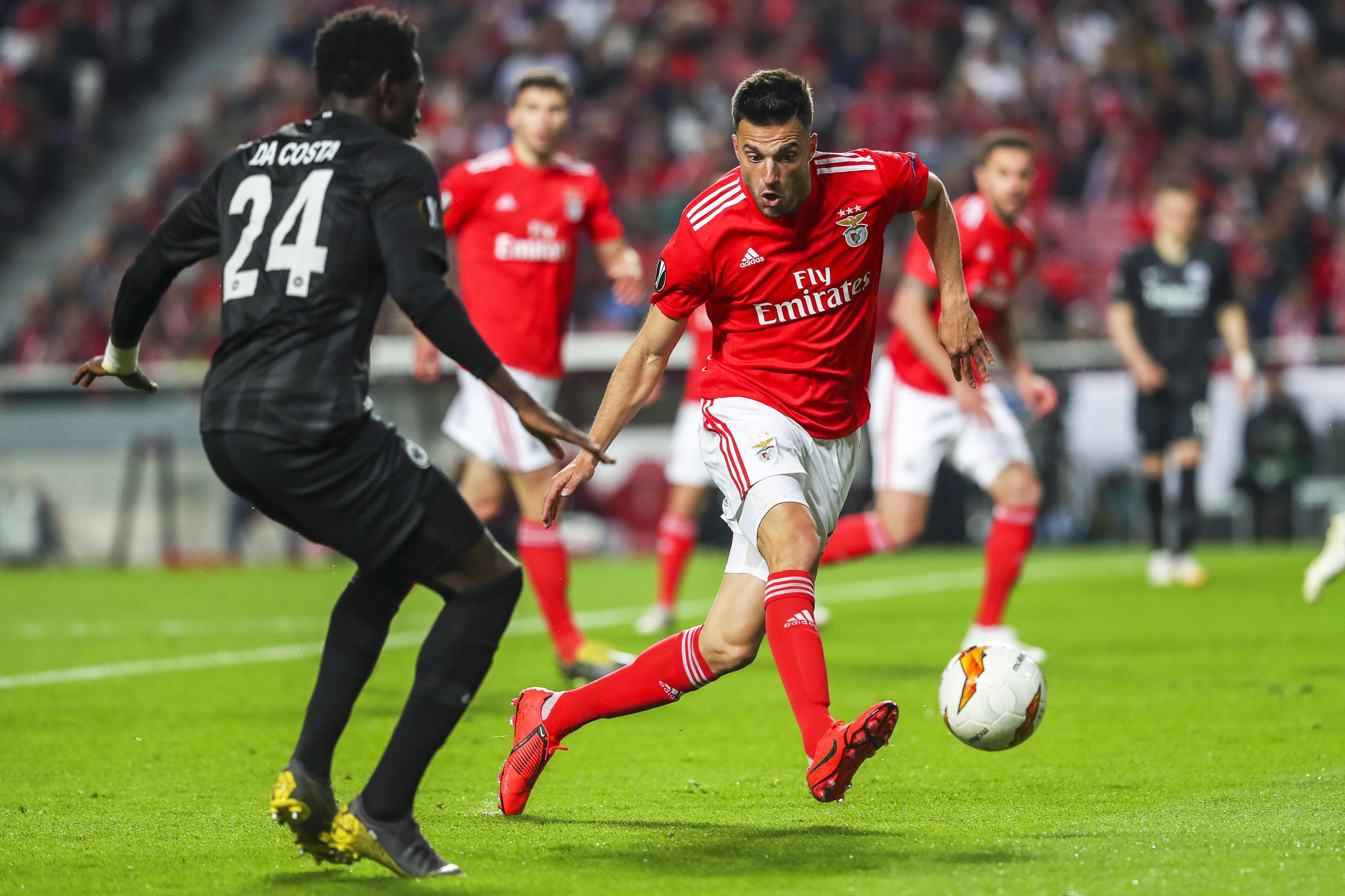 包含不莱梅告别连败，主场取胜实现三连胜的词条